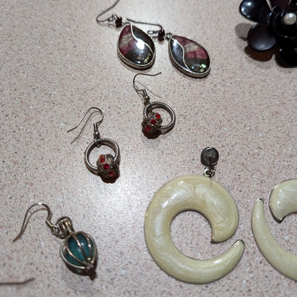 Vintage Jewelry Lot Gold Floral Teardrop Dangle Fashion Earrings 8 Pair - Picture 3 of 7